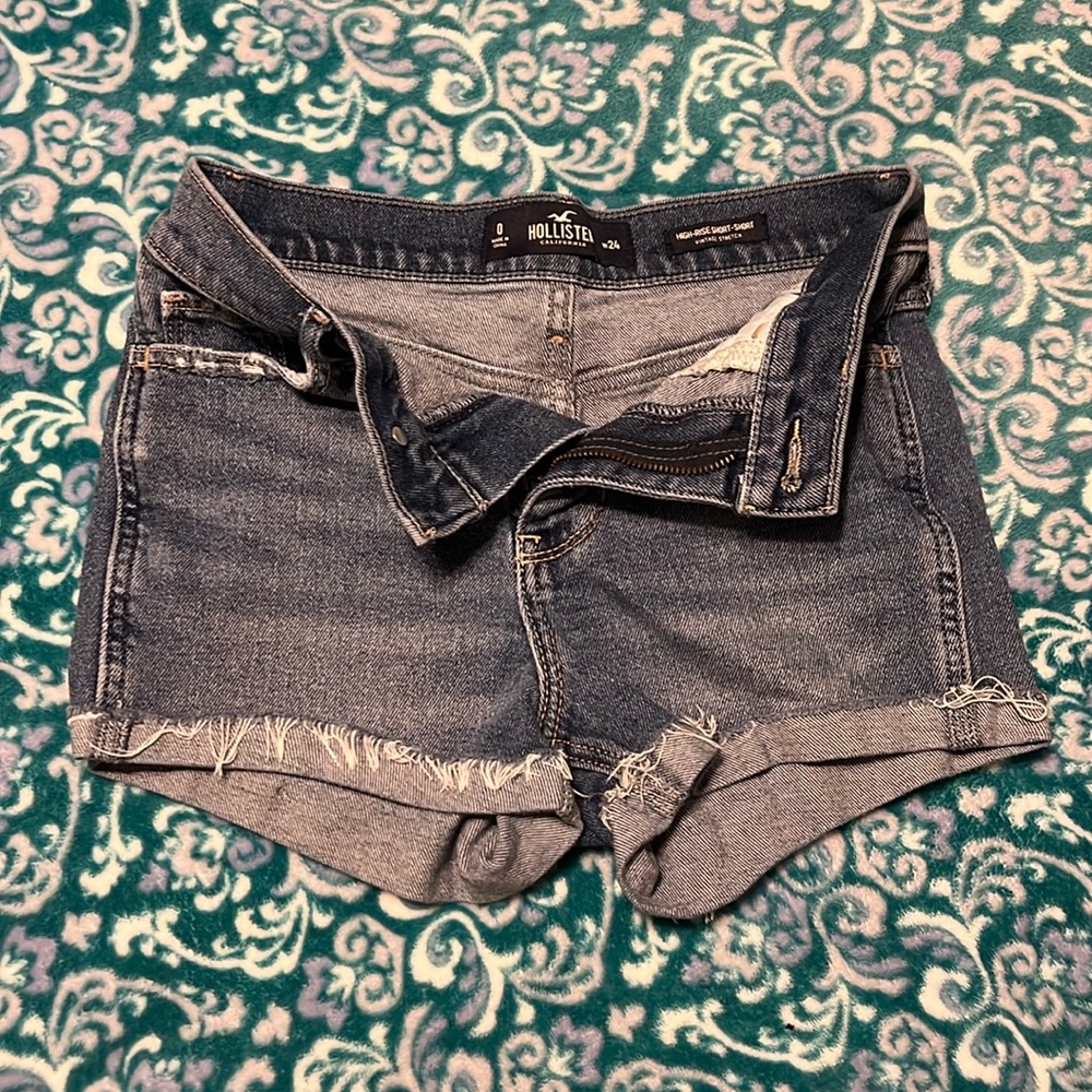 Hollister size 0 short lightly worn.